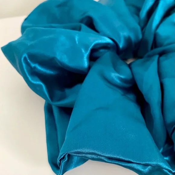 The Room Shop Giant Satin Scrunchie in Peacock - Picture 3 of 8